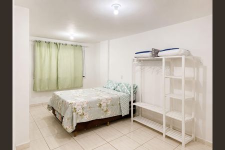 Quarto de kitnet/studio para alugar com 1 quarto, 28m² em Centro, Curitiba