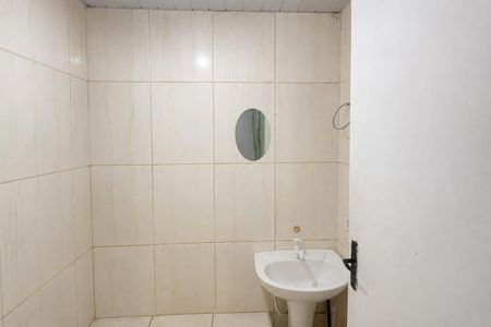 Banheiro de kitnet/studio para alugar com 1 quarto, 28m² em Centro, Curitiba