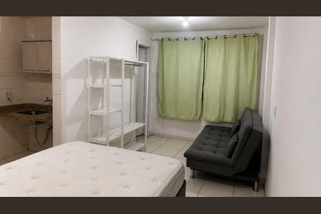 Sala de kitnet/studio para alugar com 1 quarto, 28m² em Centro, Curitiba