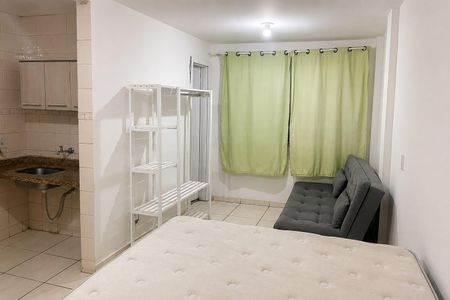 Sala de kitnet/studio para alugar com 1 quarto, 28m² em Centro, Curitiba