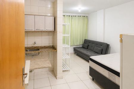 Sala de kitnet/studio para alugar com 1 quarto, 28m² em Centro, Curitiba