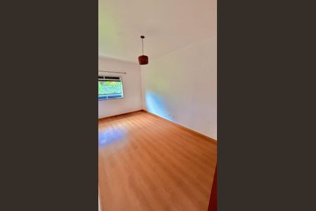Casa à venda com 185m², 6 quartos e 2 vagas Casa à venda com 185m², 6 quartos e 2 vagasQuarto