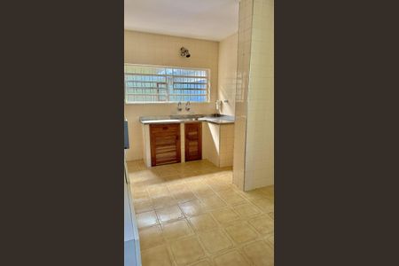 Casa à venda com 185m², 6 quartos e 2 vagas Casa à venda com 185m², 6 quartos e 2 vagasCozinha