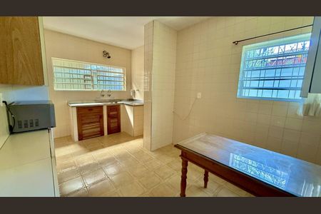 Casa à venda com 185m², 6 quartos e 2 vagas Casa à venda com 185m², 6 quartos e 2 vagasCozinha
