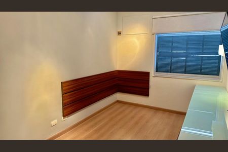 Casa à venda com 185m², 6 quartos e 2 vagas Casa à venda com 185m², 6 quartos e 2 vagasQuarto