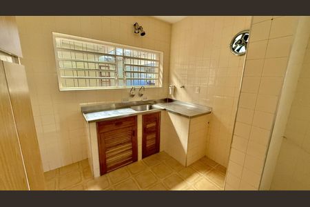 Casa à venda com 185m², 6 quartos e 2 vagas Casa à venda com 185m², 6 quartos e 2 vagasCozinha