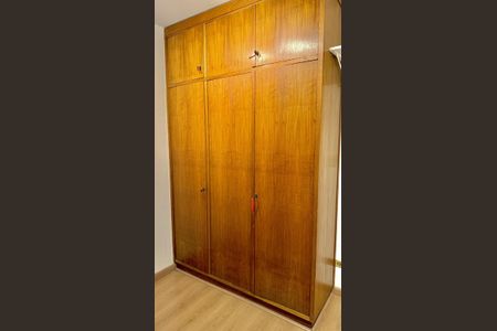 Quarto de casa à venda com 6 quartos, 185m² em Campo Belo, São Paulo
