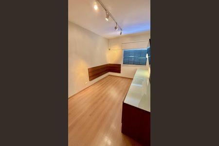 Casa à venda com 185m², 6 quartos e 2 vagas Casa à venda com 185m², 6 quartos e 2 vagasQuarto