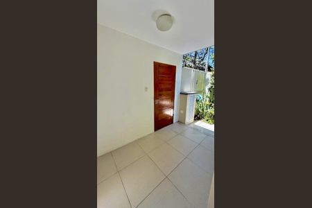 Casa à venda com 185m², 6 quartos e 2 vagas Casa à venda com 185m², 6 quartos e 2 vagasÁrea externa