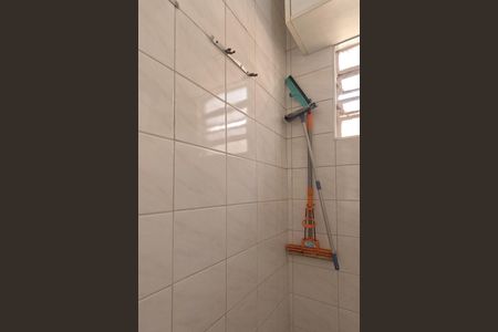 Banheiro de Serviço de casa para alugar com 2 quartos, 85m² em Gonzaga, Santos
