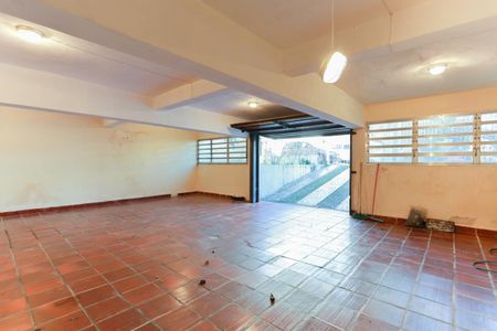 Casa para alugar com 337m², 4 quartos e 5 vagas Casa para alugar com 337m², 4 quartos e 5 vagasGaragem