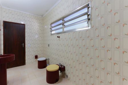 Casa para alugar com 337m², 4 quartos e 5 vagas Casa para alugar com 337m², 4 quartos e 5 vagasBanheiro da suíte 1