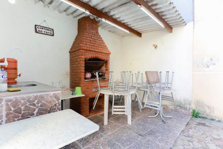 Casa para alugar com 337m², 4 quartos e 5 vagas Casa para alugar com 337m², 4 quartos e 5 vagasQuintal e área de lazer