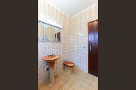 Casa para alugar com 337m², 4 quartos e 5 vagas Casa para alugar com 337m², 4 quartos e 5 vagasBanheiro social