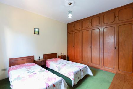 Casa para alugar com 337m², 4 quartos e 5 vagas Casa para alugar com 337m², 4 quartos e 5 vagasQuarto 1