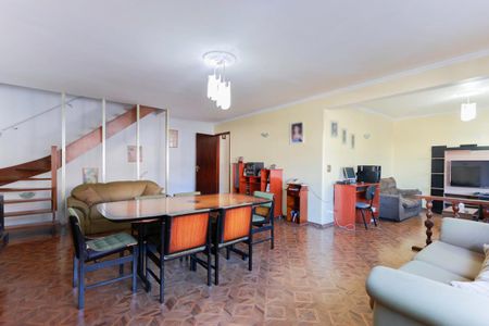 Casa para alugar com 337m², 4 quartos e 5 vagas Casa para alugar com 337m², 4 quartos e 5 vagasSala