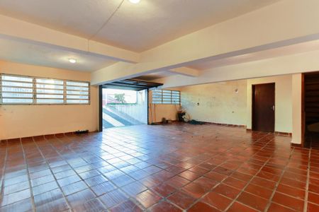 Casa para alugar com 337m², 4 quartos e 5 vagas Casa para alugar com 337m², 4 quartos e 5 vagasGaragem