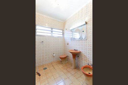 Casa para alugar com 337m², 4 quartos e 5 vagas Casa para alugar com 337m², 4 quartos e 5 vagasBanheiro social