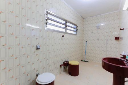 Casa para alugar com 337m², 4 quartos e 5 vagas Casa para alugar com 337m², 4 quartos e 5 vagasBanheiro da suíte 1