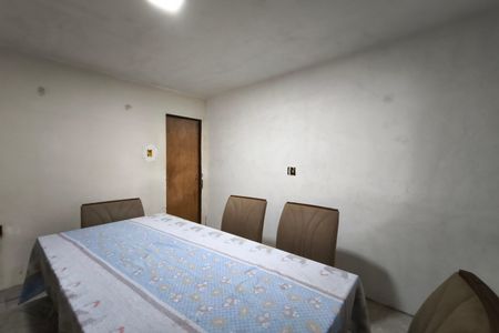 Casa à venda com 165m², 2 quartos e 2 vagas Casa à venda com 165m², 2 quartos e 2 vagasSala de Jantar