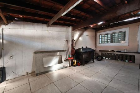Casa à venda com 165m², 2 quartos e 2 vagas Casa à venda com 165m², 2 quartos e 2 vagasQuintal
