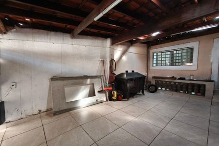 Casa à venda com 165m², 2 quartos e 2 vagas Casa à venda com 165m², 2 quartos e 2 vagasQuintal