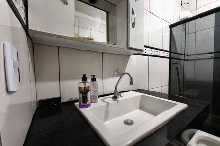 Casa à venda com 165m², 2 quartos e 2 vagas Casa à venda com 165m², 2 quartos e 2 vagasBanheiro