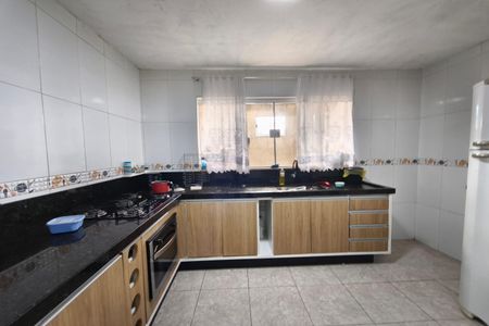 Casa à venda com 165m², 2 quartos e 2 vagas Casa à venda com 165m², 2 quartos e 2 vagasCozinha