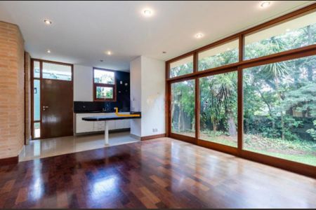 Casa à venda com 5 quartos, 700m² em Jardim dos Estados, São Paulo