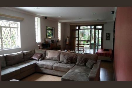 Casa à venda com 6 quartos, 1080m² em Sete Praias, Diadema