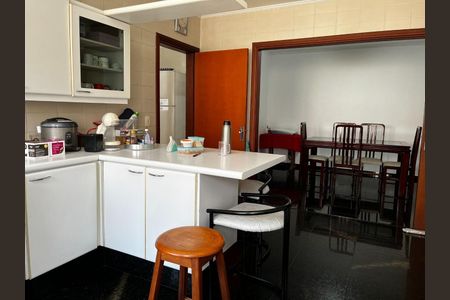 Casa à venda com 4 quartos, 300m² em Jardim da Saúde, São Paulo
