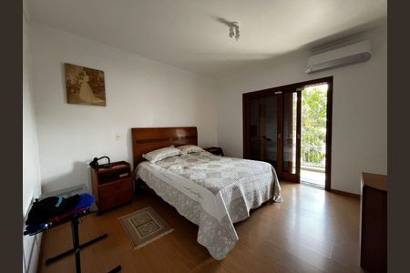 Casa à venda com 4 quartos, 300m² em Jardim da Saúde, São Paulo