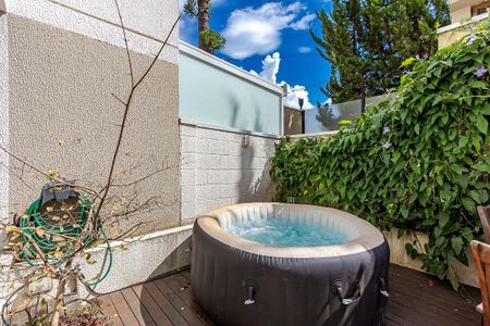 Apartamento à venda com 80m², 2 quartos e 2 vagasHidromassagem