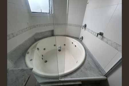 Apartamento para alugar com 230m², 3 quartos e 2 vagas Apartamento para alugar com 230m², 3 quartos e 2 vagasBanheiro da Suíte