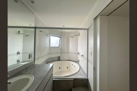 Apartamento para alugar com 230m², 3 quartos e 2 vagas Apartamento para alugar com 230m², 3 quartos e 2 vagasBanheiro da Suíte