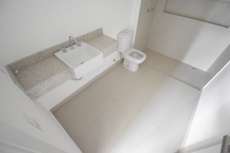 Apartamento à venda com 215m², 3 quartos e 2 vagasBanheiro 2