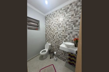 Banheiro de casa à venda com 1 quarto, 150m² em Parque Marajoara, Santo André