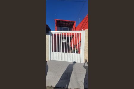 Casa à venda com 120m², 4 quartos e 2 vagas Casa à venda com 120m², 4 quartos e 2 vagasFachada