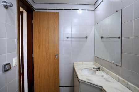 Apartamento à venda com 79m², 2 quartos e 1 vaga Apartamento à venda com 79m², 2 quartos e 1 vagaBanheiro