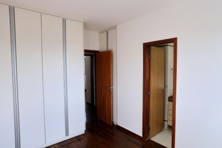 Apartamento à venda com 79m², 2 quartos e 1 vaga Apartamento à venda com 79m², 2 quartos e 1 vagaSuíte