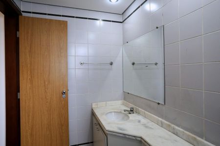 Apartamento à venda com 79m², 2 quartos e 1 vaga Apartamento à venda com 79m², 2 quartos e 1 vagaBanheiro
