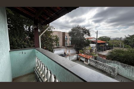 Casa à venda com 233m², 4 quartos e 2 vagas Casa à venda com 233m², 4 quartos e 2 vagasQuarto 3 Varanda