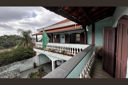 Casa à venda com 233m², 4 quartos e 2 vagas Casa à venda com 233m², 4 quartos e 2 vagasQuarto 3 Varanda