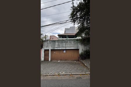 Casa à venda com 233m², 4 quartos e 2 vagas Casa à venda com 233m², 4 quartos e 2 vagasFachada