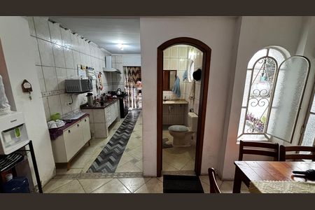 Casa à venda com 233m², 4 quartos e 2 vagas Casa à venda com 233m², 4 quartos e 2 vagasCozinha