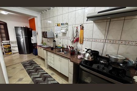 Casa à venda com 233m², 4 quartos e 2 vagas Casa à venda com 233m², 4 quartos e 2 vagasCozinha