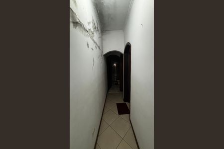 Casa à venda com 233m², 4 quartos e 2 vagas Casa à venda com 233m², 4 quartos e 2 vagasCorredor