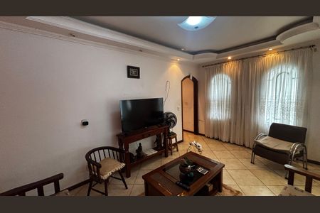 Casa à venda com 233m², 4 quartos e 2 vagas Casa à venda com 233m², 4 quartos e 2 vagasSala
