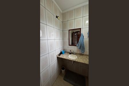 Casa à venda com 233m², 4 quartos e 2 vagas Casa à venda com 233m², 4 quartos e 2 vagasLavabo