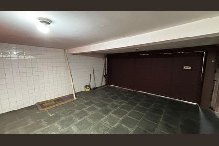 Casa à venda com 233m², 4 quartos e 2 vagas Casa à venda com 233m², 4 quartos e 2 vagasGaragem